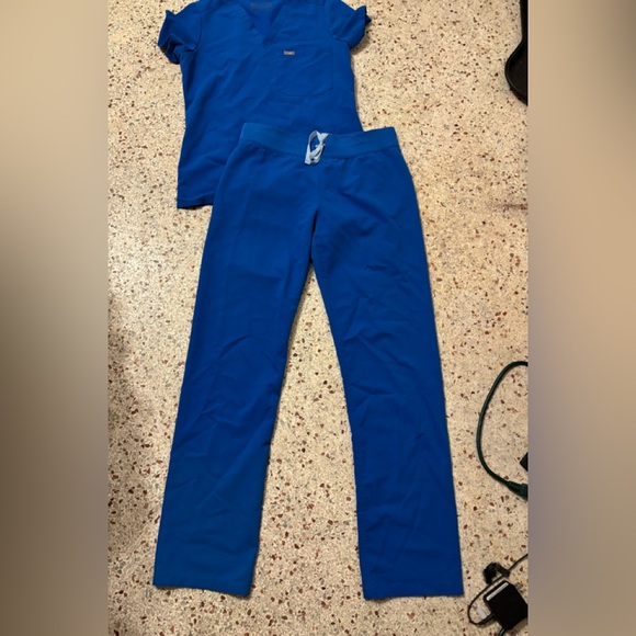 Figs women scrub set XS.Top/Small tall bottoms blue - Picture 1 of 11
